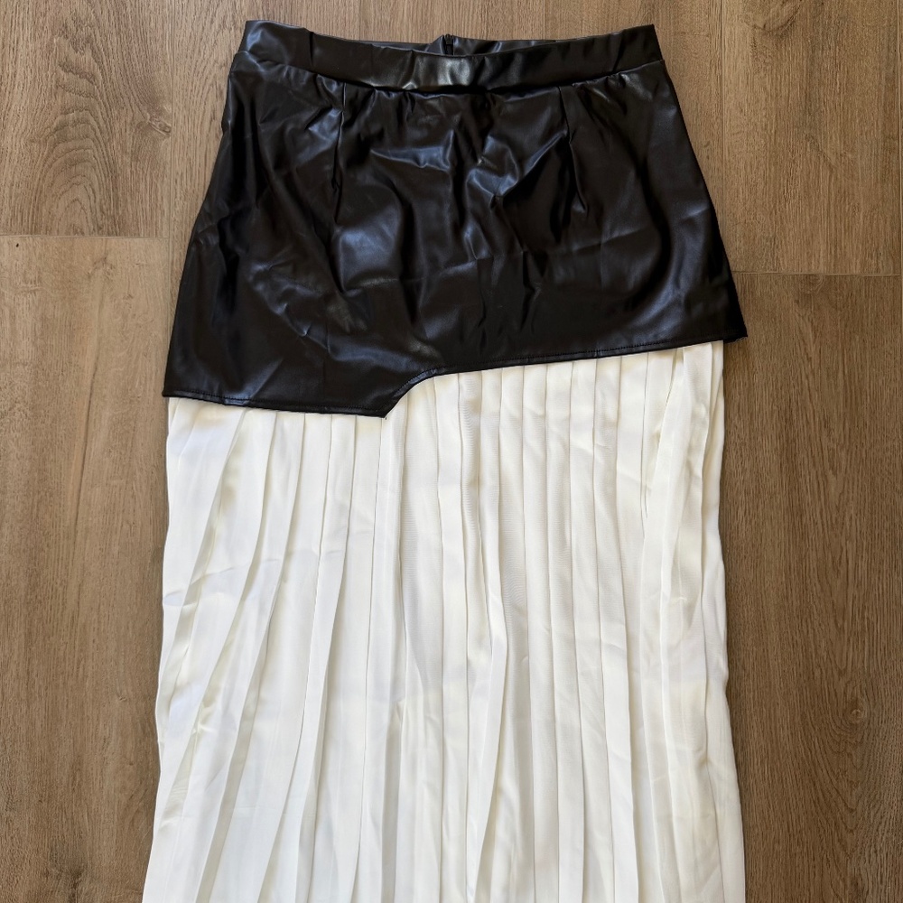 Black & White Pleated Skirt